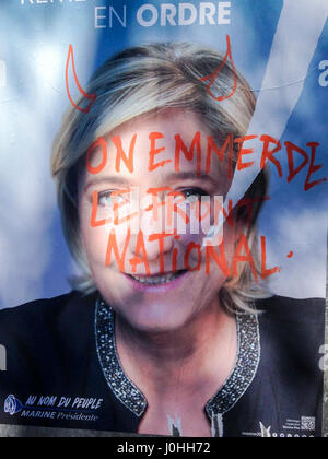 Antony, Frankreich, Politik entstellt politische Wahlen französisches Poster, Front National, Marine Le Pen, Protestkunst, französische politische Partei, ganz rechts Frankreich, wählen, rechts Stockfoto