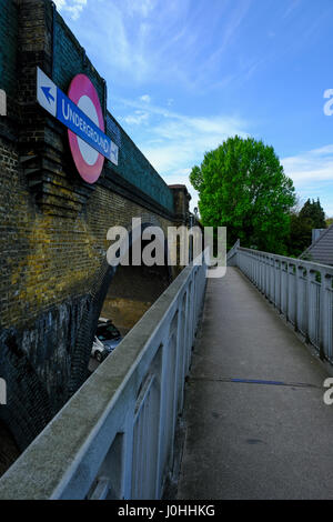 Brent Cross Station Zugang Stockfoto