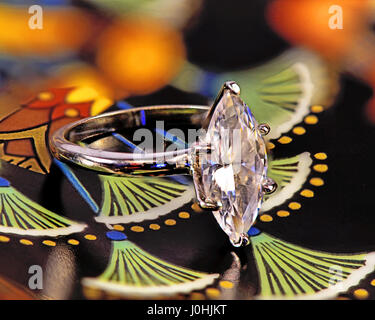 Diamant, der wie Marquis kubische Zirkonium CZ ring Stockfoto