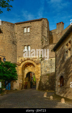 Porta des Ormeaux, eines der fünf mittelalterlichen Tore in Cordes-Sur-Ciel, Occitanie, Frankreich Stockfoto