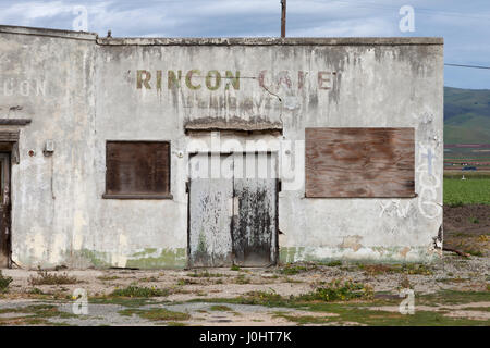 Die bestiegen, Reste des Rincon Cafe entlang Highway 101 in Salinas Valley in der Nähe von Gonzales, Kalifornien Stockfoto