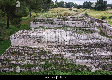 Altar der Hiero II (auch genannt großer Altar von Syrakus) Ruinen in Neapolis archäologischen Park in Syrakus Stadt, Insel Sizilien, Italien Stockfoto