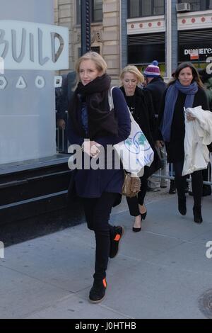 Rupert Grint und Gillian Anderson auf AOL bauen mit: Rupert Grint, Gillian Anderson wo: Manhattan, New York, Vereinigte Staaten, wann: 14. März 2017 Stockfoto