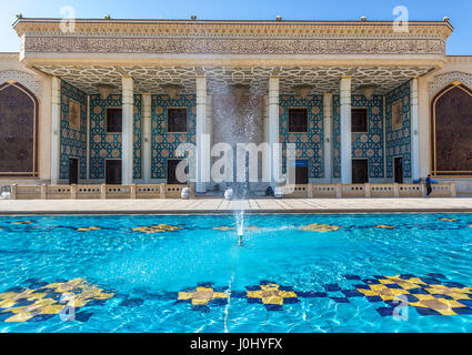 Teil des Komplexes der Moschee und Mausoleum von Shah Cheragh in Shiraz, Hauptstadt der Provinz Fars im Iran Stockfoto