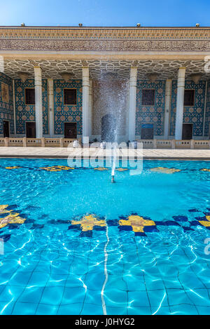 Teil des Komplexes der Moschee und Mausoleum von Shah Cheragh in Shiraz, Hauptstadt der Provinz Fars im Iran Stockfoto