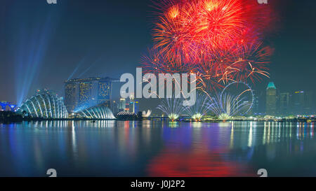 Feuerwerk in Marina Bay, Singapur Stockfoto