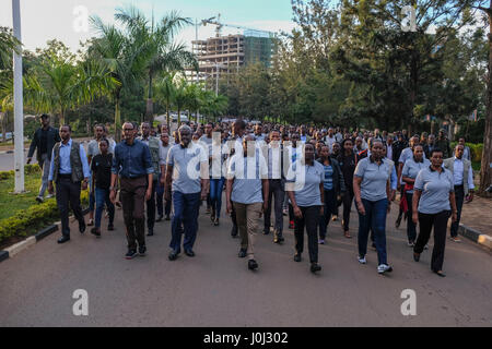 Ruanda, Kigali, 2017/04/07: offizielle Zeremonien für das 23. Gedenken an den Völkermord von 1994 zwischen Hutus und Tutsis, 'Kwibuka 23'. 23 Jahre nach der 1994 Massenschlachtung von Tutsi in denen 800000 Menschen massakriert wurden, versammelt das ruandische Volk um zu Ehren das Andenken an die Opfer Stockfoto