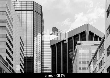 Denver, USA - 25. Mai 2016: Wolkenkratzer, das World Trade Center komplexes Bürogebäude angehören. Das Bild ist in Monochrom. Stockfoto