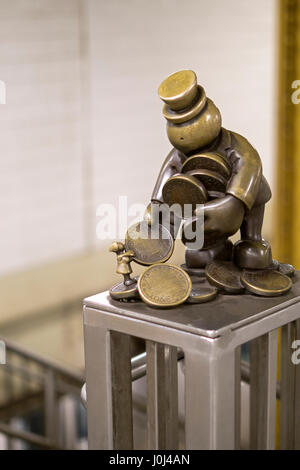 Kunst im öffentlichen Raum Skulpturen, Teil der unterirdischen Lebens Serie, bei der u-Bahnstation 14th Street in Manhattan, New York City. Stockfoto