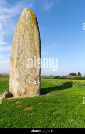 Riesige Menhir von MEGALITHISCHE Ära, Dol-de-Bretagne, Frankreich. Stockfoto