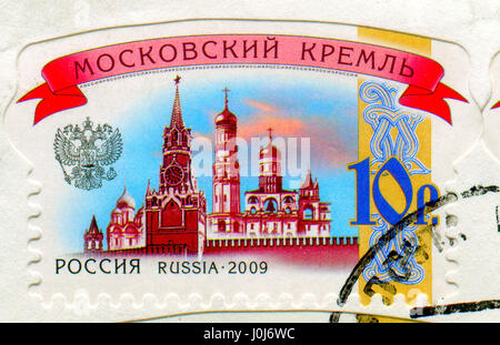 GOMEL, WEIßRUSSLAND, 11. APRIL 2017. Briefmarke gedruckt in Russland zeigt Bild von der Moskauer Kreml ist eine befestigte Anlage im Herzen von Moskau, ca. 2009. Stockfoto