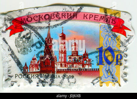 GOMEL, WEIßRUSSLAND, 11. APRIL 2017. Briefmarke gedruckt in Russland zeigt Bild von der Moskauer Kreml ist eine befestigte Anlage im Herzen von Moskau, ca. 2009. Stockfoto