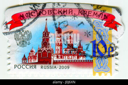 GOMEL, WEIßRUSSLAND, 11. APRIL 2017. Briefmarke gedruckt in Russland zeigt Bild von der Moskauer Kreml ist eine befestigte Anlage im Herzen von Moskau, ca. 2009. Stockfoto