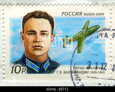 GOMEL, WEIßRUSSLAND, 13. APRIL 2017. Briefmarke gedruckt in Russland zeigt, dass Bild von The Grigori Jakowlewitsch Bakhchivandzhi sowjetischer Testpilot, Held der Sov Stockfoto