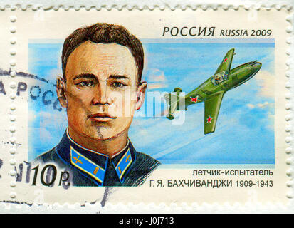 GOMEL, WEIßRUSSLAND, 13. APRIL 2017. Briefmarke gedruckt in Russland zeigt, dass Bild von The Grigori Jakowlewitsch Bakhchivandzhi sowjetischer Testpilot, Held der Sov Stockfoto