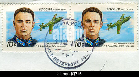 GOMEL, WEIßRUSSLAND, 13. APRIL 2017. Briefmarke gedruckt in Russland zeigt, dass Bild von The Grigori Jakowlewitsch Bakhchivandzhi sowjetischer Testpilot, Held der Sov Stockfoto