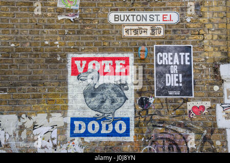 Ein Gemälde, was darauf hindeutet, voting für ein Dodo auf eine Mauer in Buxton Street in East London. Stockfoto