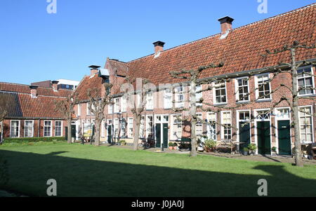 Sint Anthonygasthuis (St. Antony's Hofje = Innenhof mit Armenhäuser), Innere Stadt Groningen, Niederlande. Im Jahre 1517 gegründet. Stockfoto