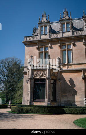 Waddesdon Manor Garten, ein toller Ort, um mit Ihrer Familie besuchen. Ein Meisterwerk, der im Besitz der berühmten Rosthild Familie war Stockfoto