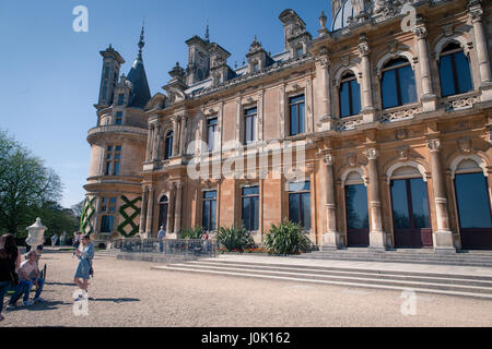 Waddesdon Manor Garten, ein toller Ort, um mit Ihrer Familie besuchen. Ein Meisterwerk, der im Besitz der berühmten Rosthild Familie war Stockfoto