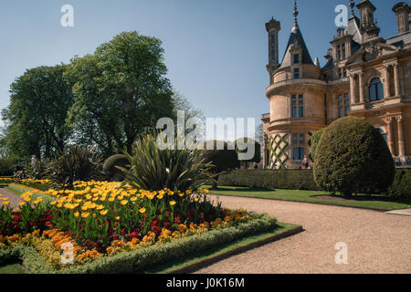 Waddesdon Manor Garten, ein toller Ort, um mit Ihrer Familie besuchen. Ein Meisterwerk, der im Besitz der berühmten Rosthild Familie war Stockfoto