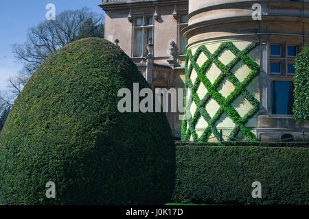 Waddesdon Manor Garten, ein toller Ort, um mit Ihrer Familie besuchen. Ein Meisterwerk, der im Besitz der berühmten Rosthild Familie war Stockfoto