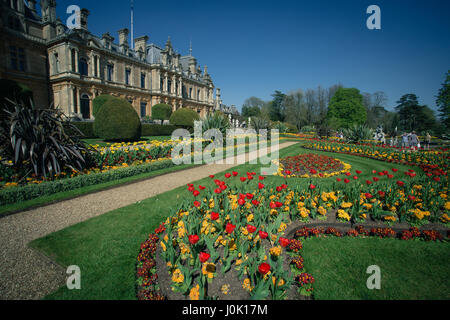 Waddesdon Manor Garten, ein toller Ort, um mit Ihrer Familie besuchen. Ein Meisterwerk, der im Besitz der berühmten Rosthild Familie war Stockfoto