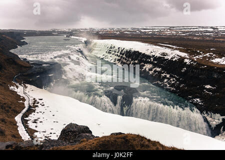 Die kultigen Gullfoss Wasserfall, Teil der Golden Circle und eines der beliebtesten Naturwunder in West-Island Stockfoto