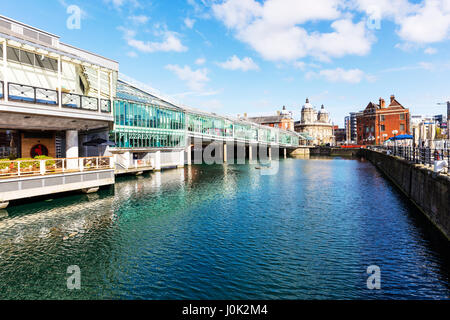 Kingston nach Hull, Hull City, East Riding of Yorkshire, England, UK außerhalb äußere des Princes Quay Einkaufszentrum Rumpf Läden einkaufen Stockfoto