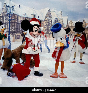 Walt Disneys Fröhliche Weihnachten, Weihnachtsrevue Für Kleine Und Große Kinder, Deutschland 1984, Regie: Gerit Neuhaus, Mitwirkende: Pluto, Micky Maus, Donald Duck Stockfoto