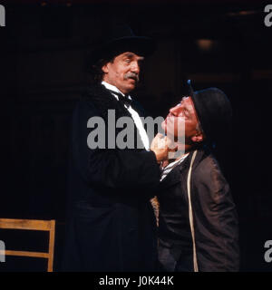 Warten Auf Godot, Schauspiel von Samuel Beckett in Einer Inszenierung der Münchner Kammerspiele, Deutschland 1984, Regie: Rüdiger Graf, Monia: Claus Eberth, Arnulf Schumacher Stockfoto