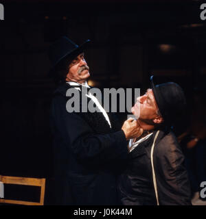 Warten Auf Godot, Schauspiel von Samuel Beckett in Einer Inszenierung der Münchner Kammerspiele, Deutschland 1984, Regie: Rüdiger Graf, Monia: Claus Eberth, Arnulf Schumacher Stockfoto