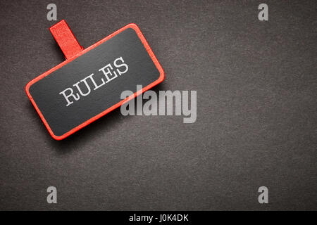 Red Label an die Tafel Stockfoto