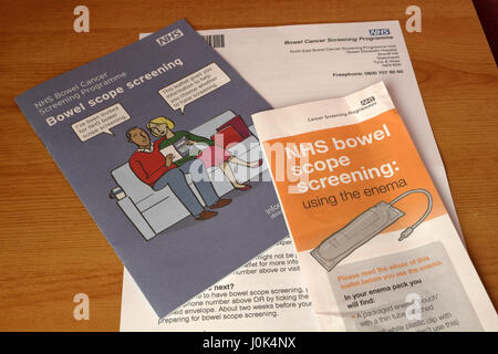 NHS-Darm-Bereich screening-Info-Paket Stockfoto