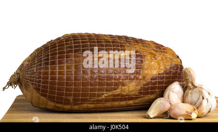 Stück des ungarischen geräuchert und Schinken vor weißem Hintergrund gebunden Stockfoto