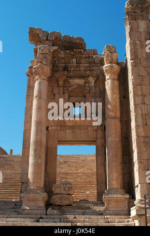 Die Kathedrale, die ehemaligen Tempel des Dionysos umgebaut im 4. Jahrhundert als eine byzantinische Kirche, in der archäologische Stadt Jerash Gerasa des Altertums Stockfoto