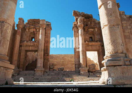 Die Kathedrale, die ehemaligen Tempel des Dionysos umgebaut im 4. Jahrhundert als eine byzantinische Kirche, in der archäologische Stadt Jerash Gerasa des Altertums Stockfoto