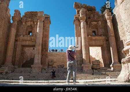 Die Kathedrale, die ehemaligen Tempel des Dionysos umgebaut im 4. Jahrhundert als eine byzantinische Kirche, in der archäologische Stadt Jerash Gerasa des Altertums Stockfoto