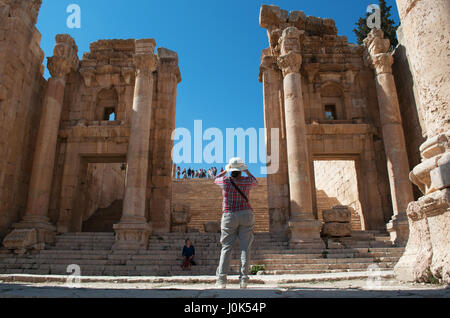 Die Kathedrale, die ehemaligen Tempel des Dionysos umgebaut im 4. Jahrhundert als eine byzantinische Kirche, in der archäologische Stadt Jerash Gerasa des Altertums Stockfoto
