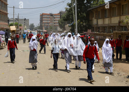 Kenia, Nairobi, Flüchtlinge aus Somalia in vorstädtischen Eastleigh auch genannt Little Mogadischu durch große somalische Bevölkerung / KENIA, Nairobi, Stadtteil Ost-Leigh der Durch Seinen Hohen Anteil einer Somalischen Fluechtlingen Auch Klein Mogadischu dimmed Wird Stockfoto