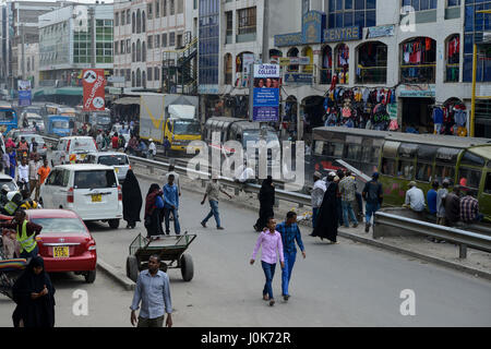 KENIA, Nairobi, Flüchtlinge aus Somalia in der Vorstadt Eastleigh auch Little Mogadischu genannt wegen der großen somalischen Bevölkerung, Haupteinkaufsstraße, Amal Einkaufszentrum Stockfoto