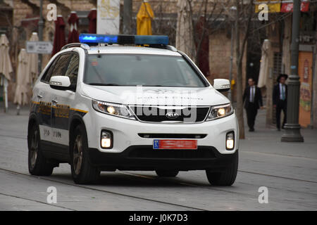 Polizei-Auto in Jaffa Straße, Jerusalem, Israel Stockfoto