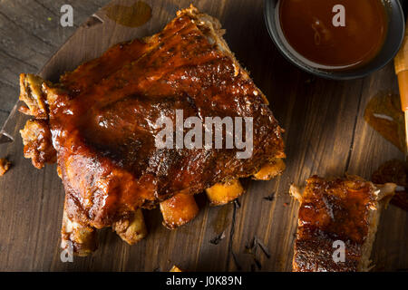 Hausgemachte frechen gebackene Baby Back Ribs essfertig Stockfoto