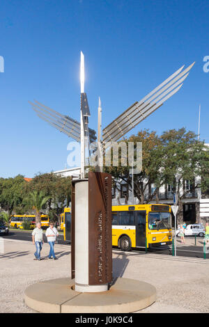 Die "Air Force begrüßt Sie nach Madeira" Skulptur an der Marina-Promenade in Funchal, Madeira Stockfoto