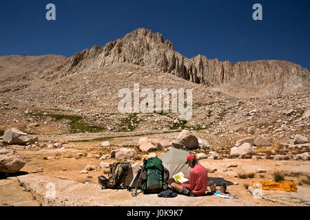 CA03226-00... Kalifornien - Campingplatz am Gitarre See am Fuße des Mount Whitney im Sequoia National Park. Stockfoto