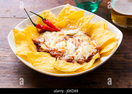 Nachos Rindfleisch mit Cheddar-Käse Chili Stockfoto