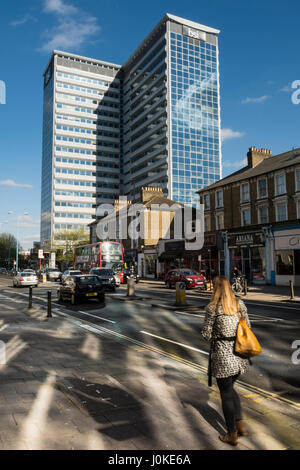 Chiswick Tower ist eines der West London Hauptgrenzstein Büroumdrehungen Stockfoto