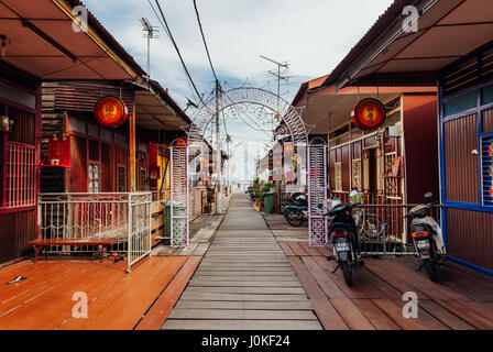 George Town, Malaysia - 27. März 2016: Erbe Pfahlbauten von Kauen Clan Jetty, George Town, Penang, Malaysia am 27. März 2016. Stockfoto