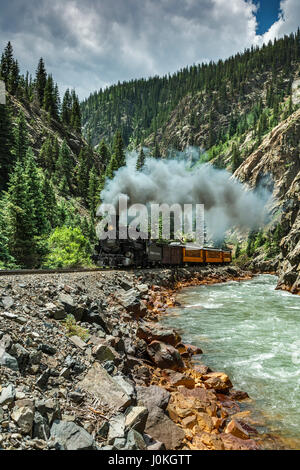 Durango & Silverton Narrow Gauge Railroad und Animas River, Colorado USA Stockfoto