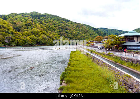 Katsura Fluss in Arashiyama District, Kyoto, Japan Stockfoto